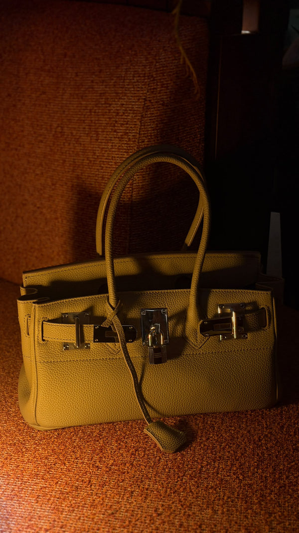 Photo de Luna avec son sac Firkin Jelly