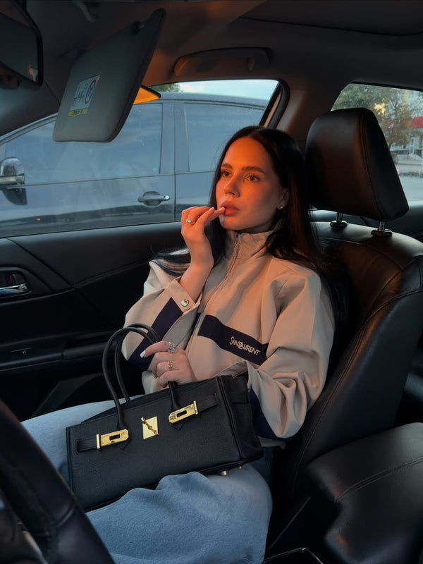 Photo de Leana avec son sac Firkin Jelly