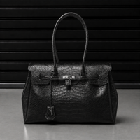 Sac à main Jelly Croco Obsidian en TPU premium gaufré effet crocodile noir intense, finition satinée et fermoir cadenas