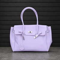 Sac à main Jelly Firkin Lilac en PVC effet gelée violet lilas, fermoir cadenas argenté et anses rondes surpiquées