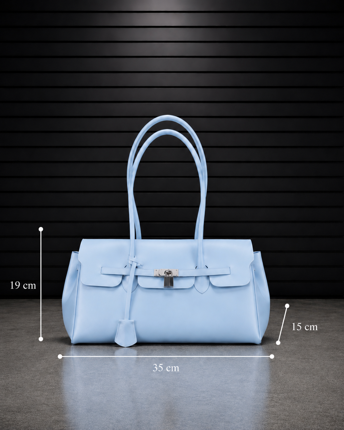 Dimensions du sac Jelly Pop Baby Blue : 35 cm de largeur, 19 cm de hauteur et 15 cm de profondeur