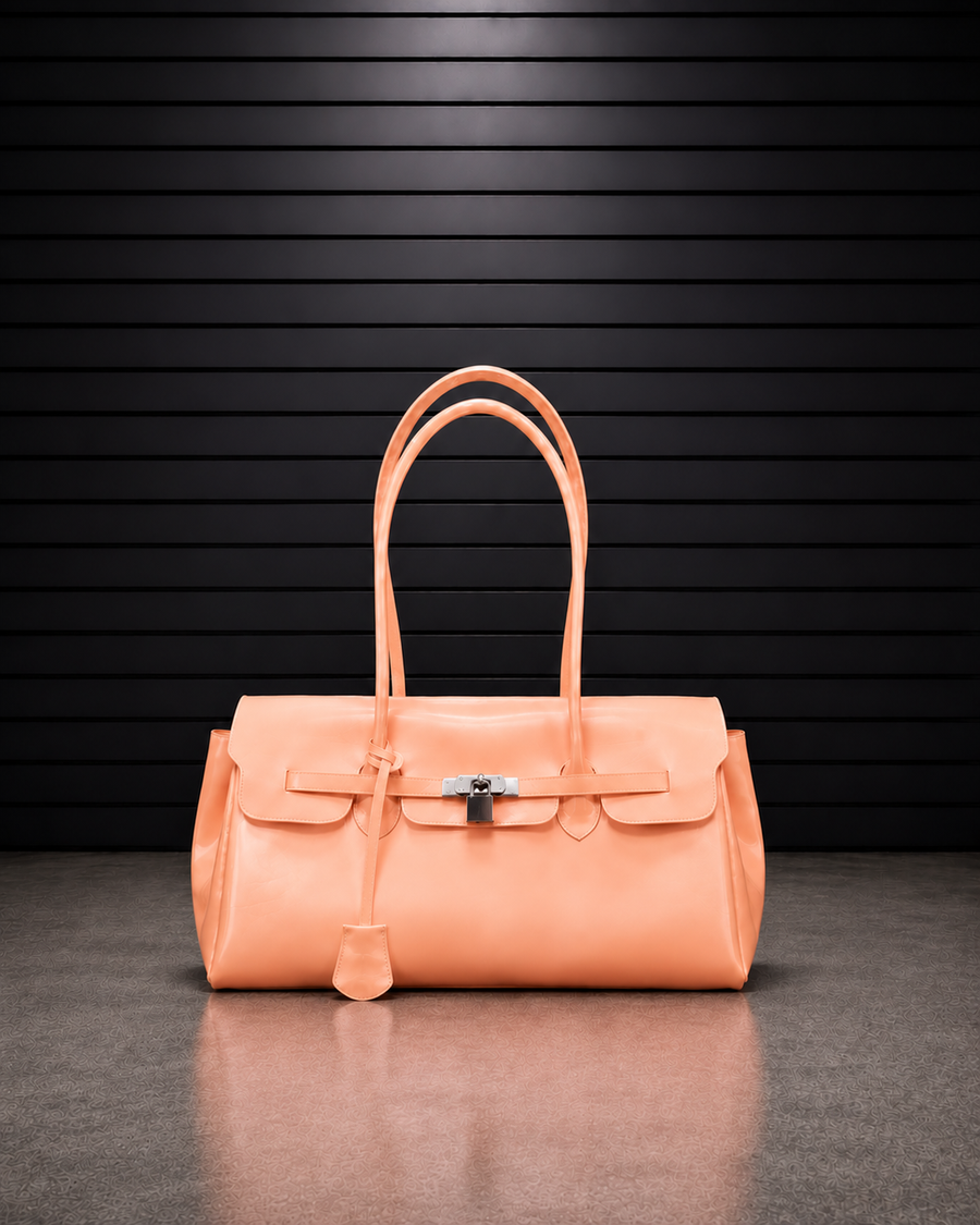 Sac Jelly Pop Peach en PVC mat orange pêche, silhouette bowling à anses longues et fermoir cadenas