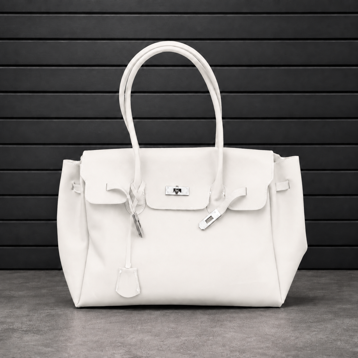 Sac à main Jelly Firkin Pearl en PVC effet gelée blanc nacré, fermoir cadenas argenté et anses rondes surpiquées