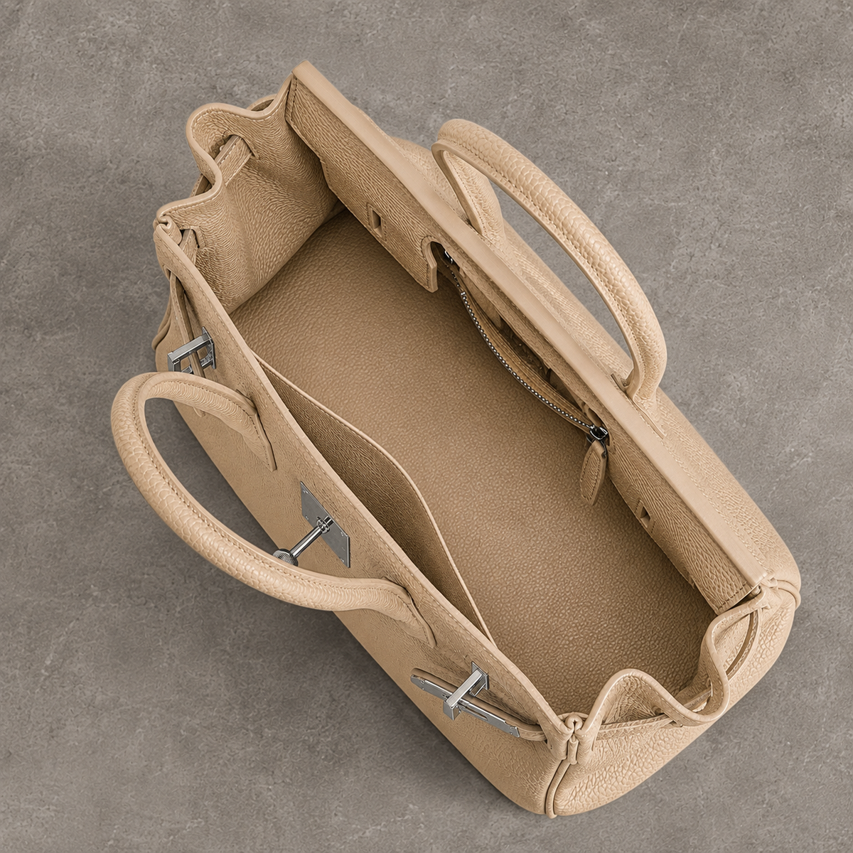 Sac Jelly Élan Sable ouvert, vue plongeante sur l'intérieur en cuir grainé beige sable
