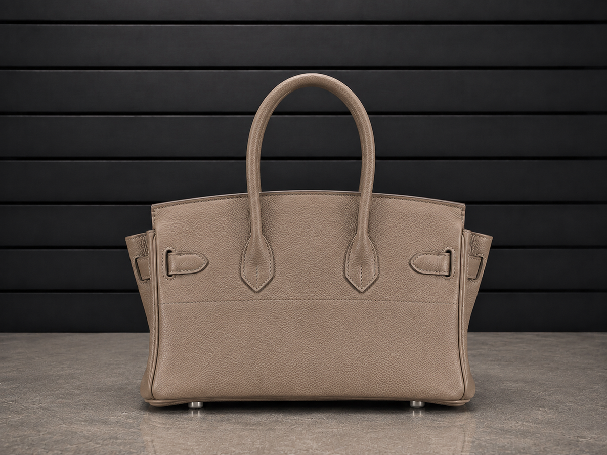 Dos du sac Jelly Élan Grège en cuir véritable grainé beige grège, anses rondes et pattes de rabat