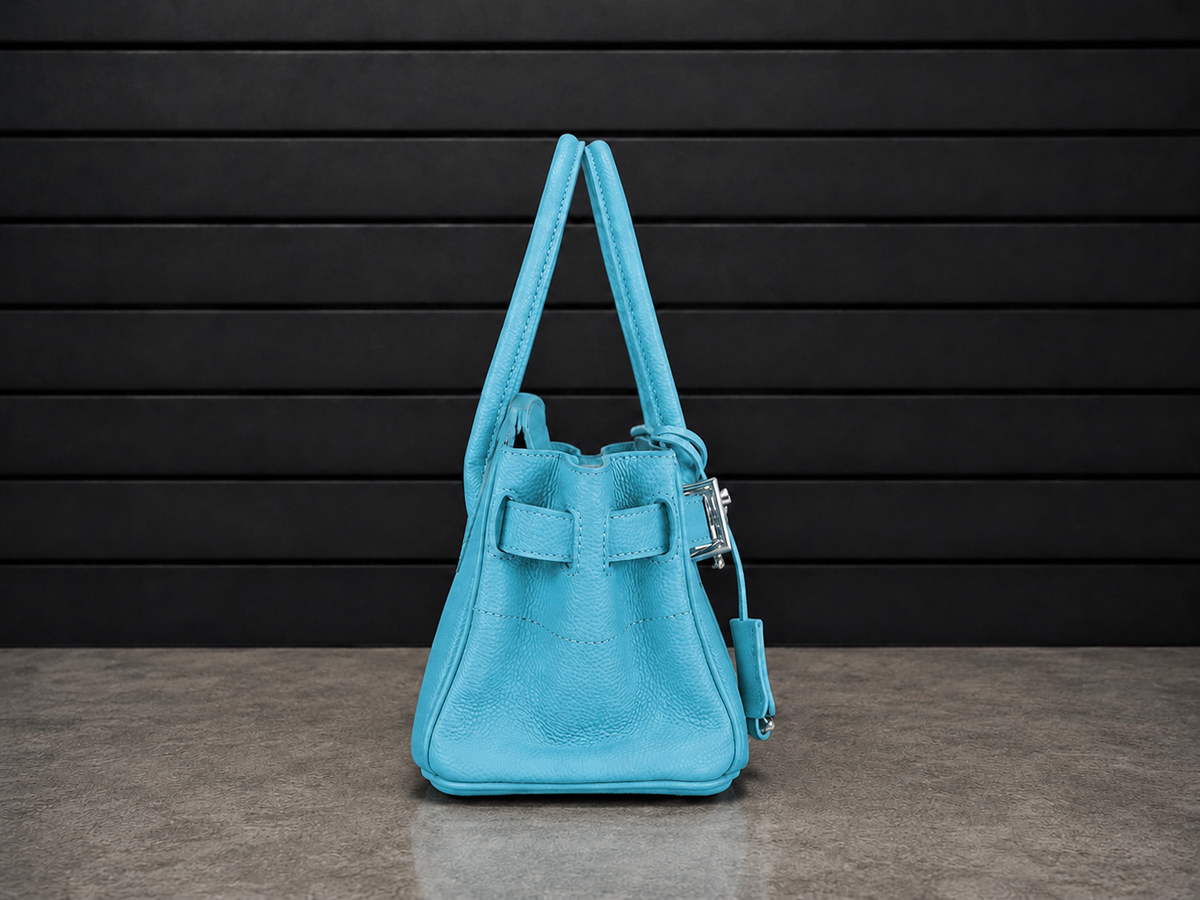 Sac Elan Bag Celeste vu de profil, montrant la profondeur du soufflet et la clochette