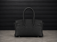Dos du sac Elan Bag Ébène en cuir véritable grainé noir ébène, anses rondes et pattes de rabat